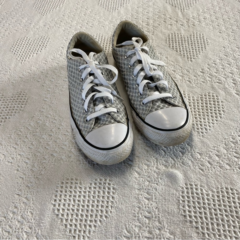 Black and White Converse (8)